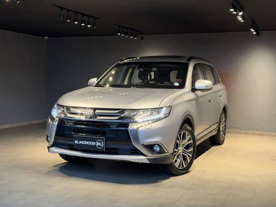 MITSUBISHI OUTLANDER 3.0 GT 4X4 V6 24V GASOLINA 4P AUTOMÁTICO MITSUBISHI OUTLANDER 3.0 GT 4X4 V6 24V GASOLINA 4P AUTOMÁTICO